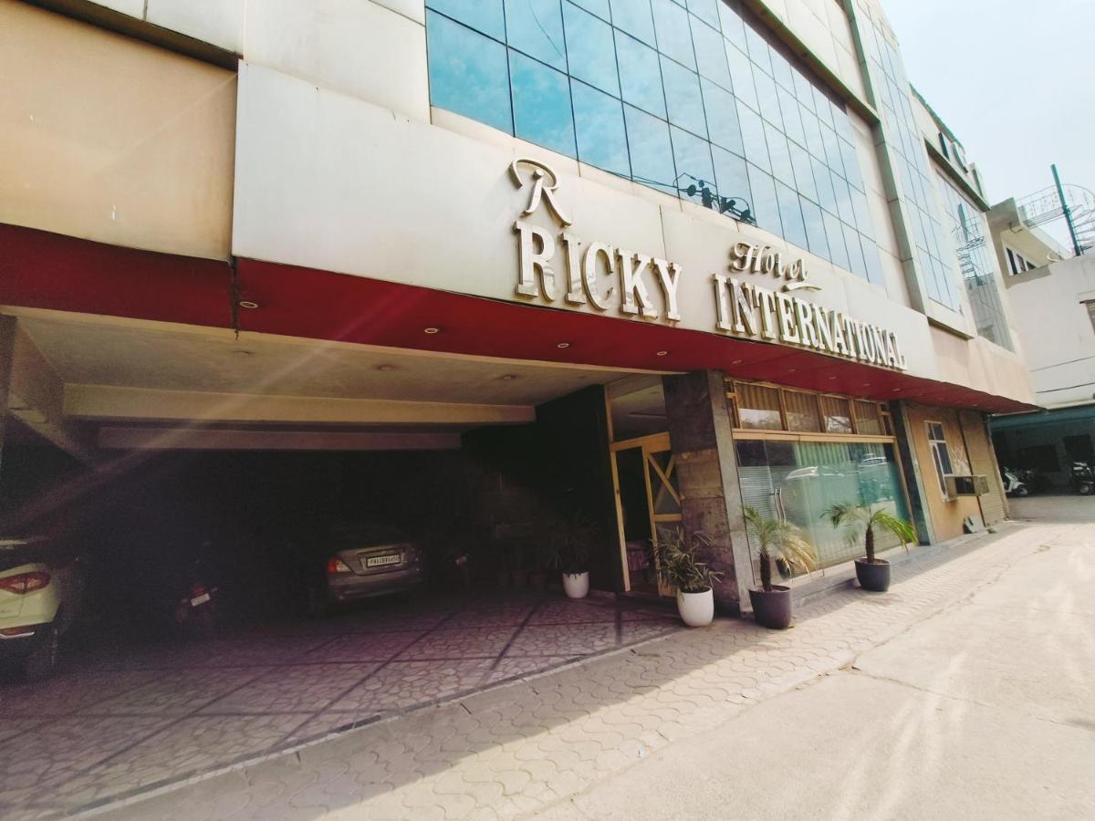 Hotel Ricky International Amritsar Exterior foto